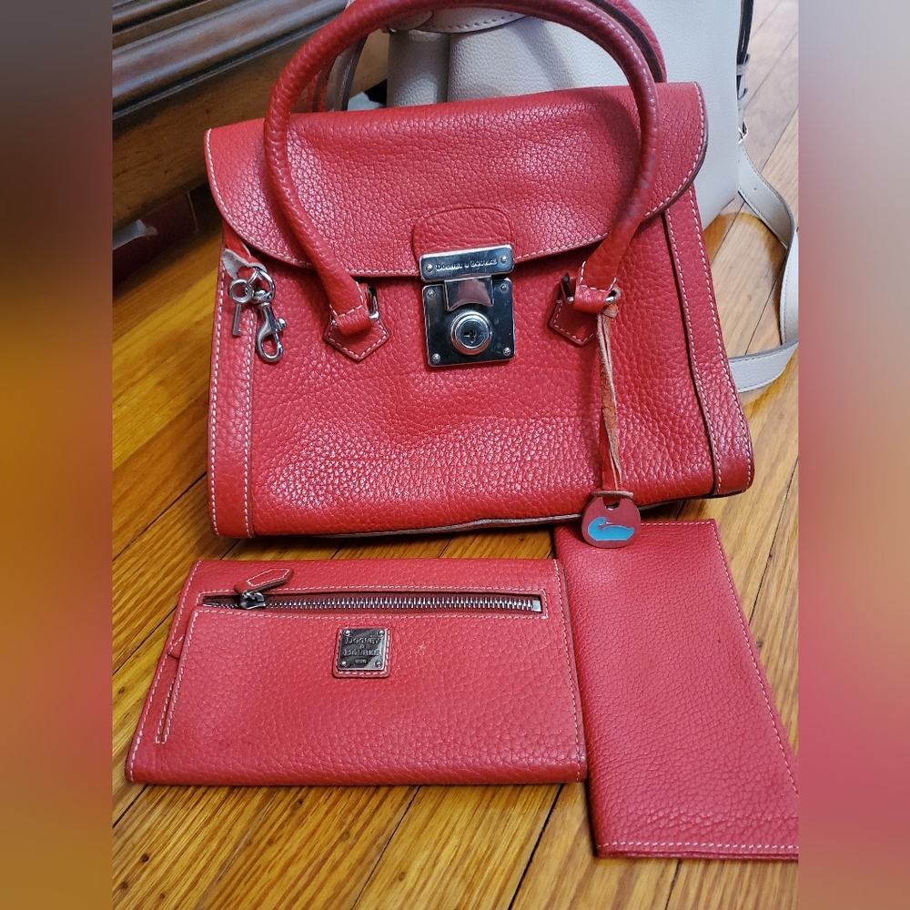 Rare Dooney & Bourke Key  Red Satchel and Wallet Set Bag Womens